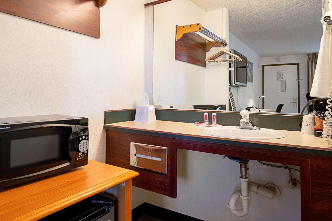 Econo Lodge Kent Zewnętrze zdjęcie